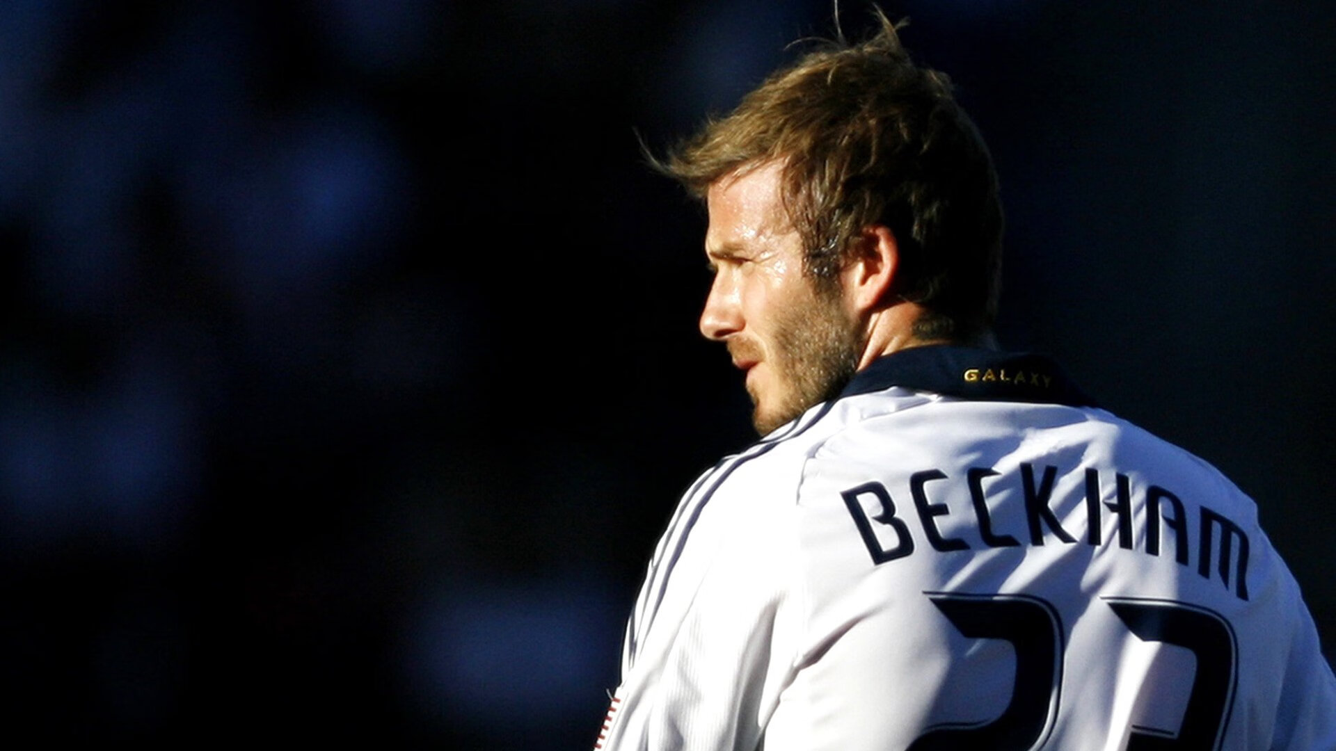 九游电竞平台官网-中国足球联赛打造高频赛后球迷访谈节目，记者采访中国足球球迷